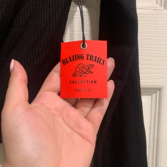 Black long sleeve crop top - Picture 3 of 4